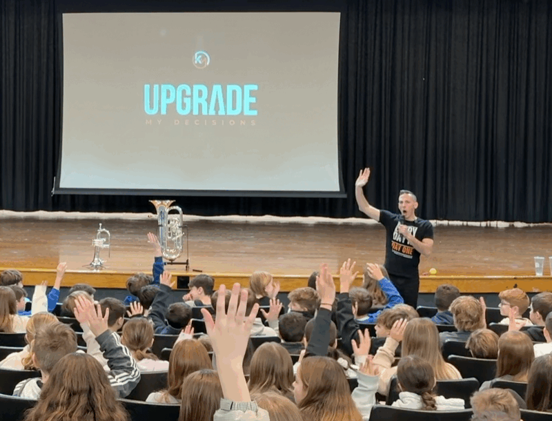 Red Ribbon Week Speaker asking to raise hands